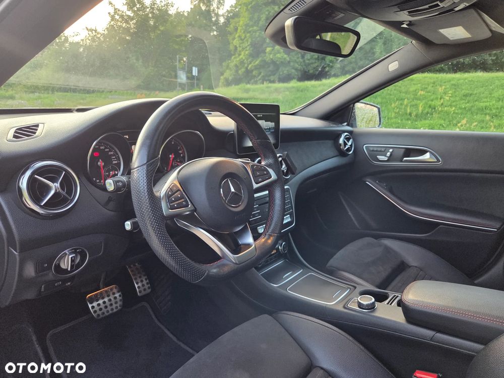 Mercedes-Benz GLA 200 7G-DCT AMG Line - 7