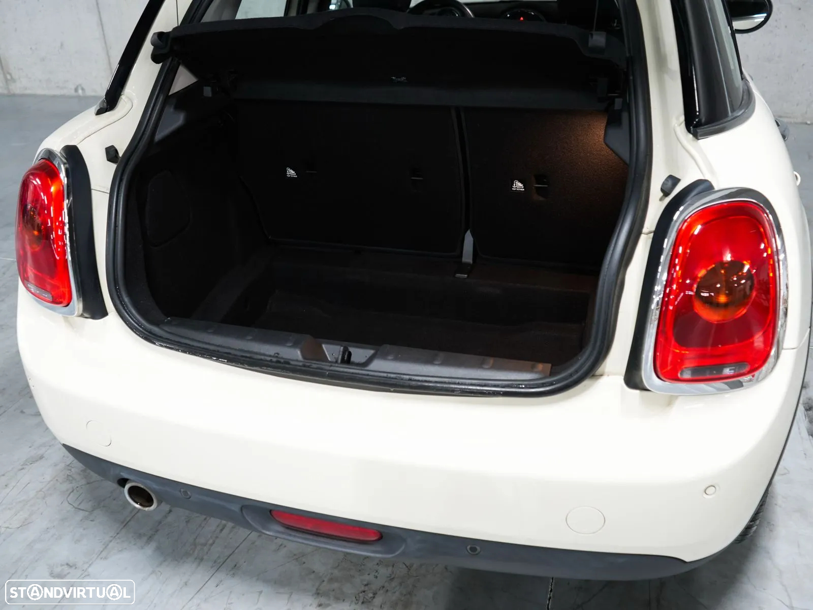 MINI 5 Portas Cooper D Auto - 6