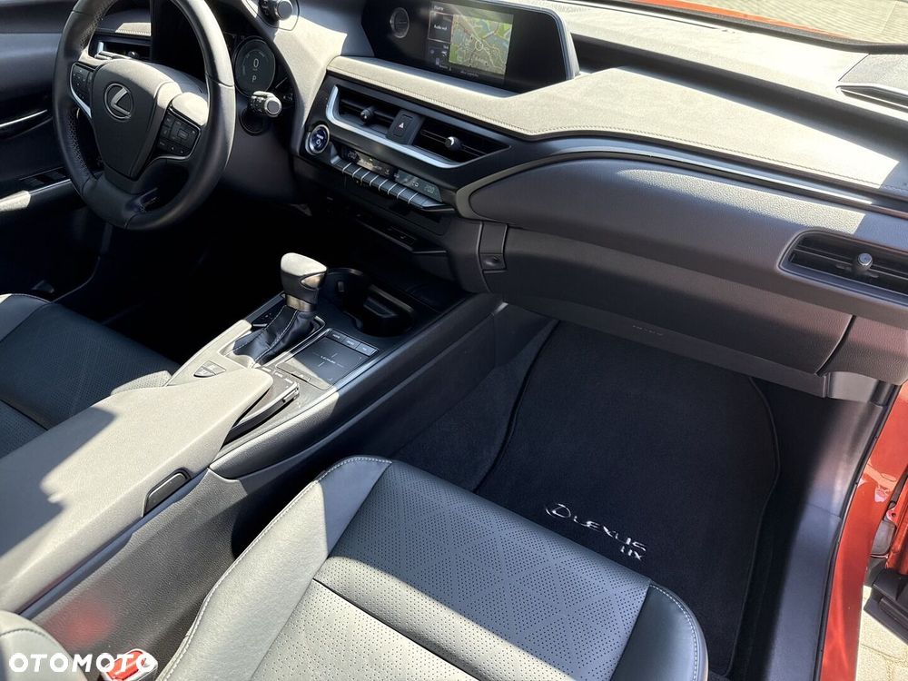 Lexus UX - 10