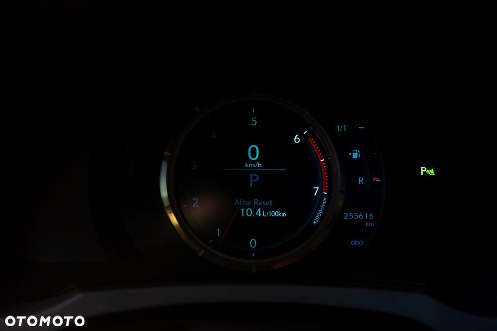 Lexus RC 200t / 300 F Sport - 8