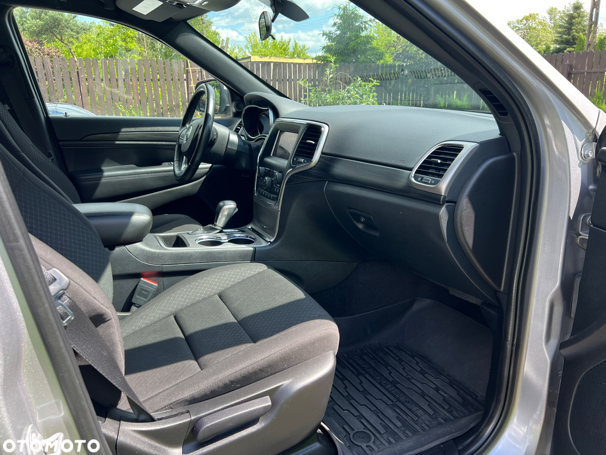 Jeep Grand Cherokee - 23