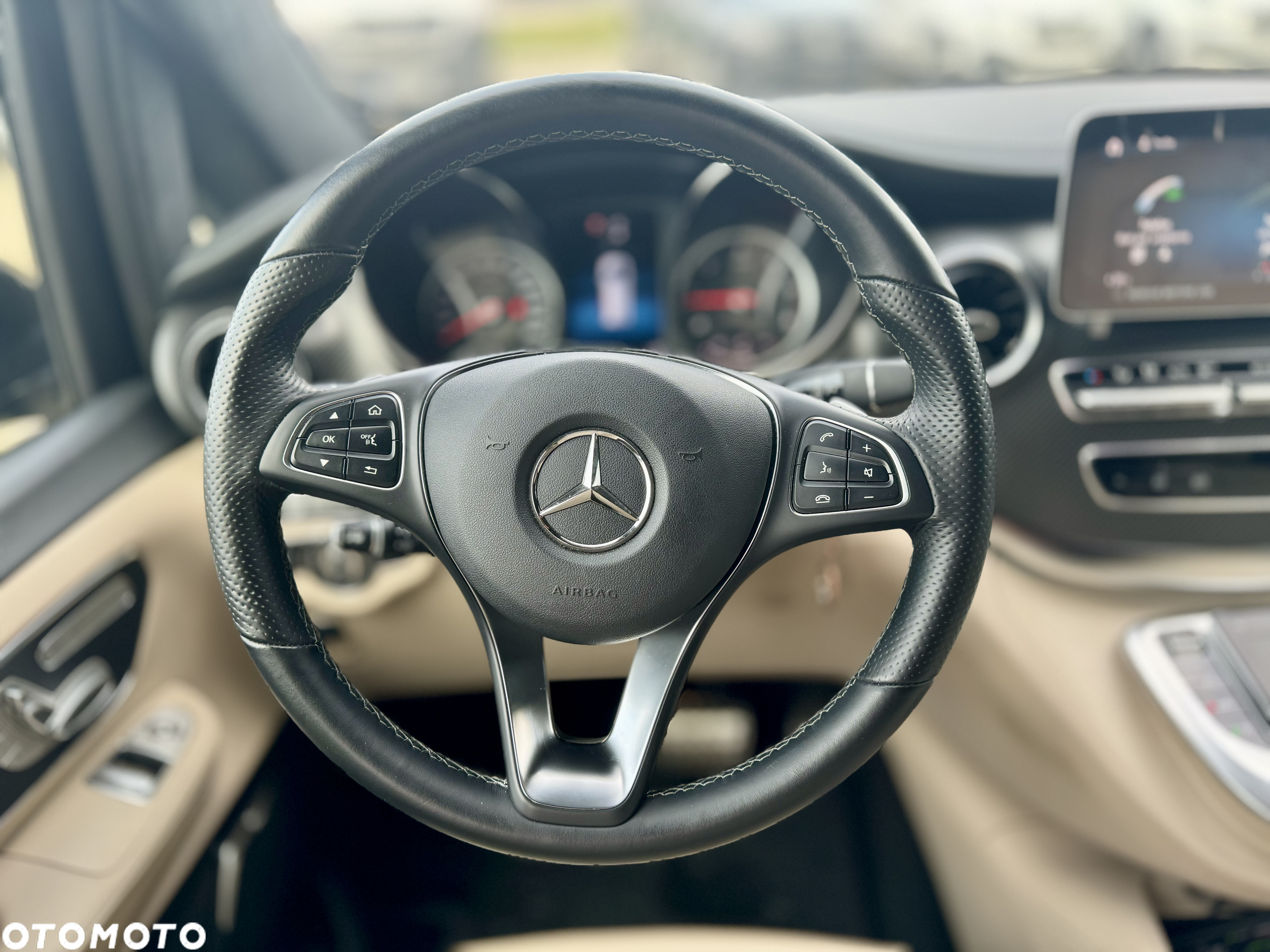 Mercedes-Benz Klasa V 300 d Exclusive 9G-Tronic (d³ugi) - 17