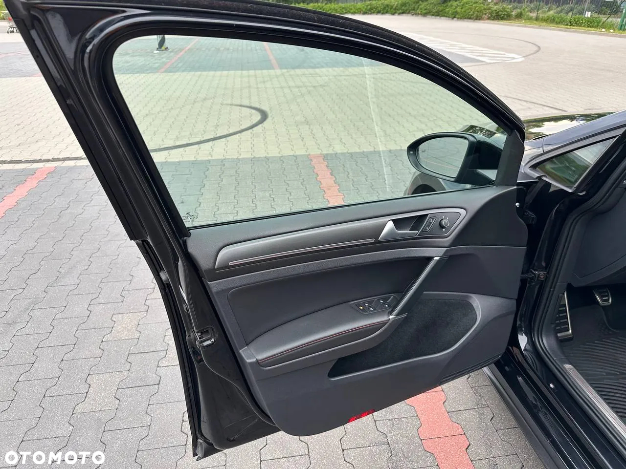 Volkswagen Golf - 18