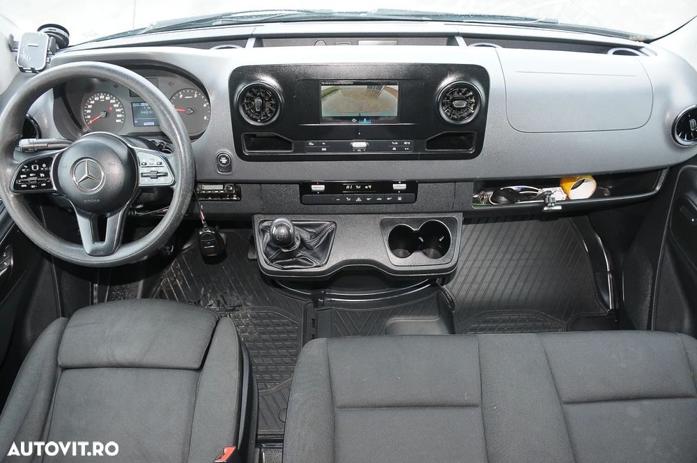 Mercedes-Benz Sprinter - 13
