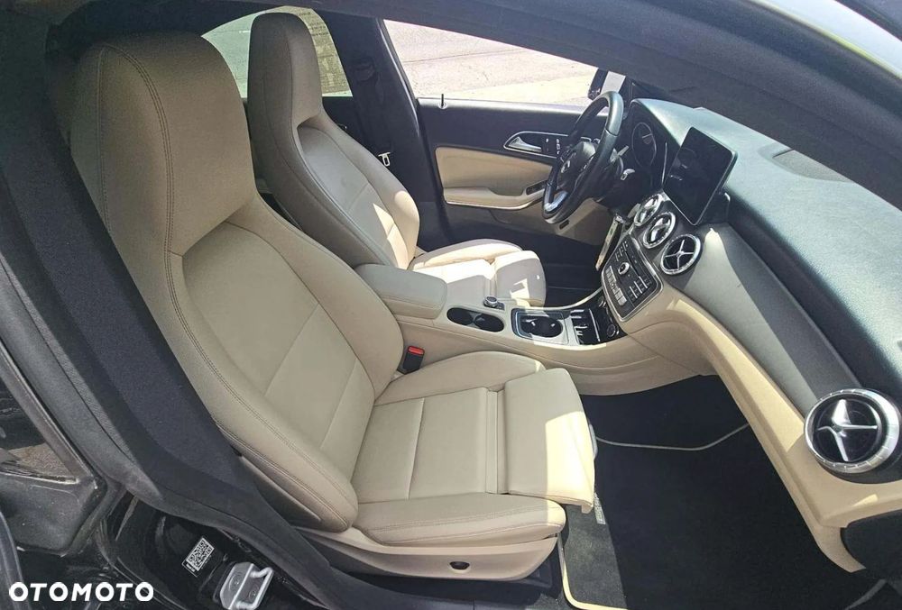 Mercedes-Benz CLA 250 4Matic 7G-DCT - 8