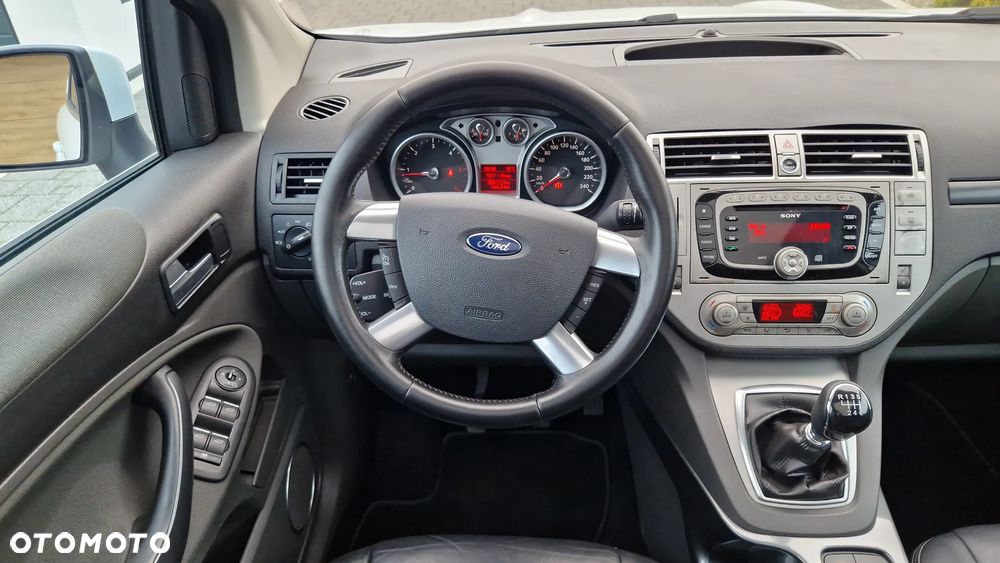 Ford Kuga 2.0 TDCi 2x4 Titanium - 15