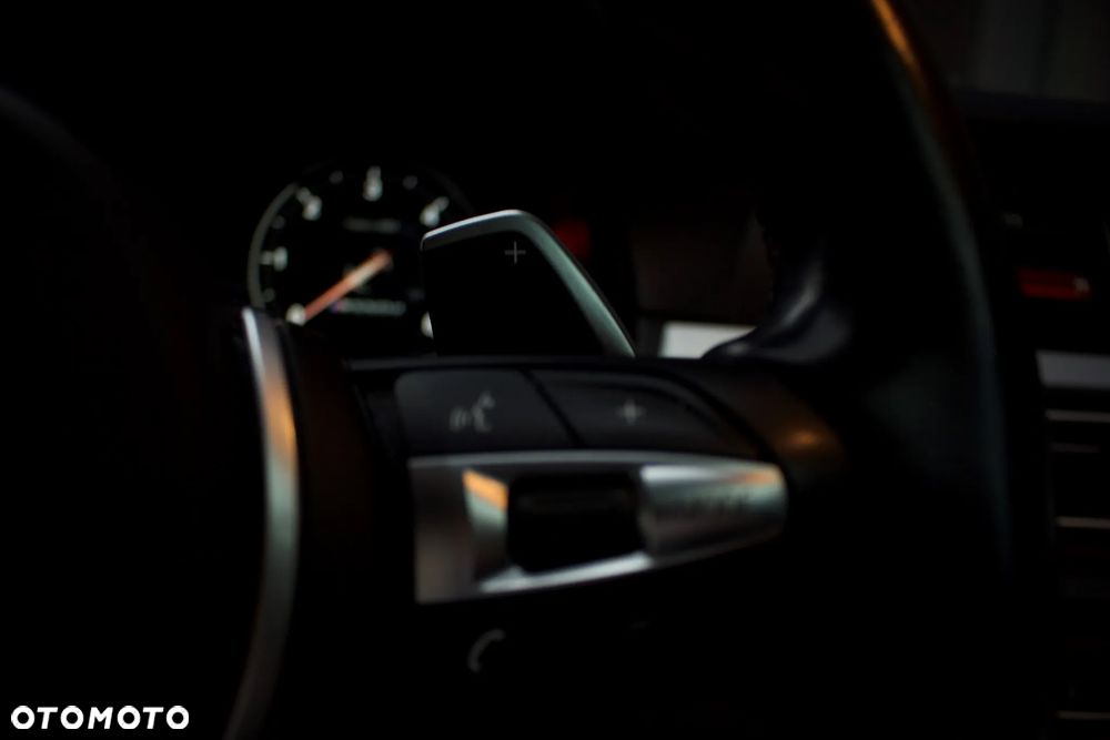 BMW Seria 5 M550d xDrive - 29