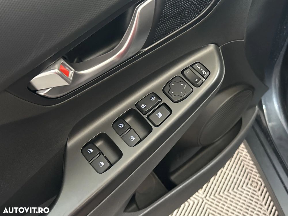 Hyundai KONA - 15