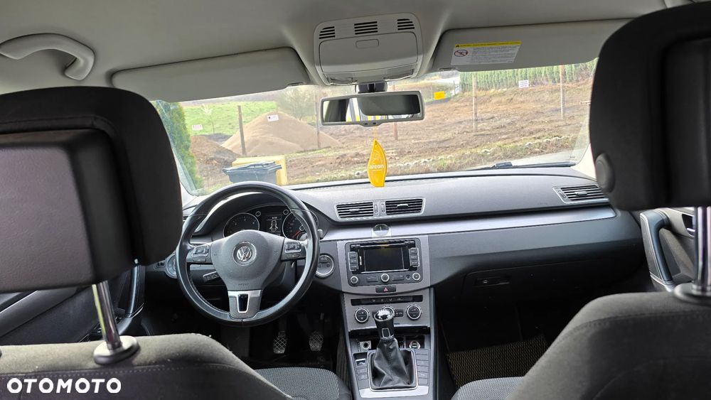 Volkswagen Passat 1.6 TDI Comfortline - 14