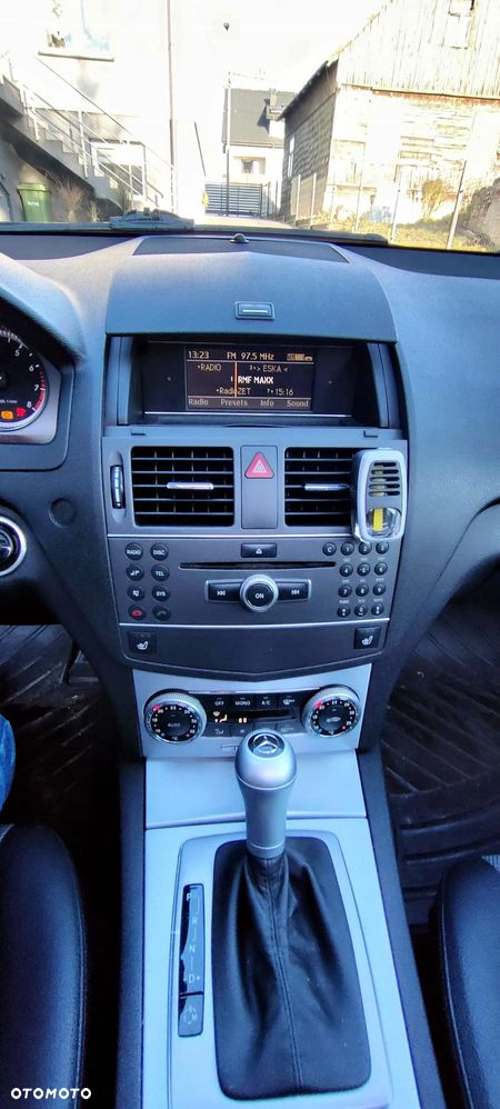 Mercedes-Benz Klasa C 180 CGI Automatik BlueEFFICIENCY Avantgarde - 19