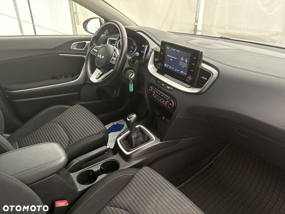 Kia Ceed - 24