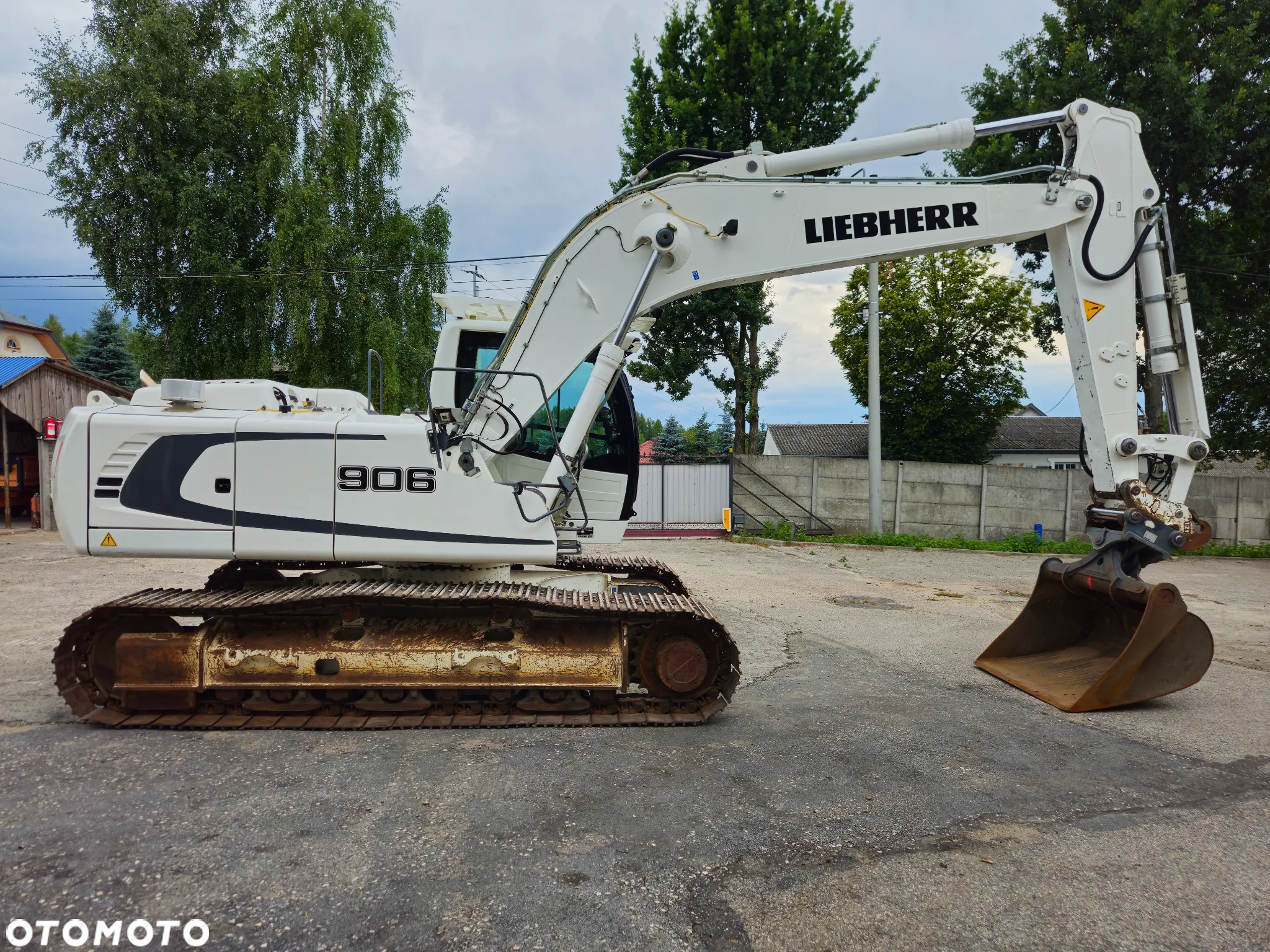Liebherr R 906 - 3