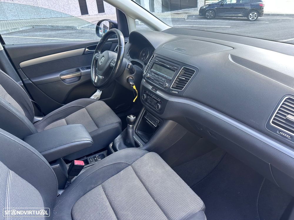 VW Sharan 2.0 TDI Confortline - 24