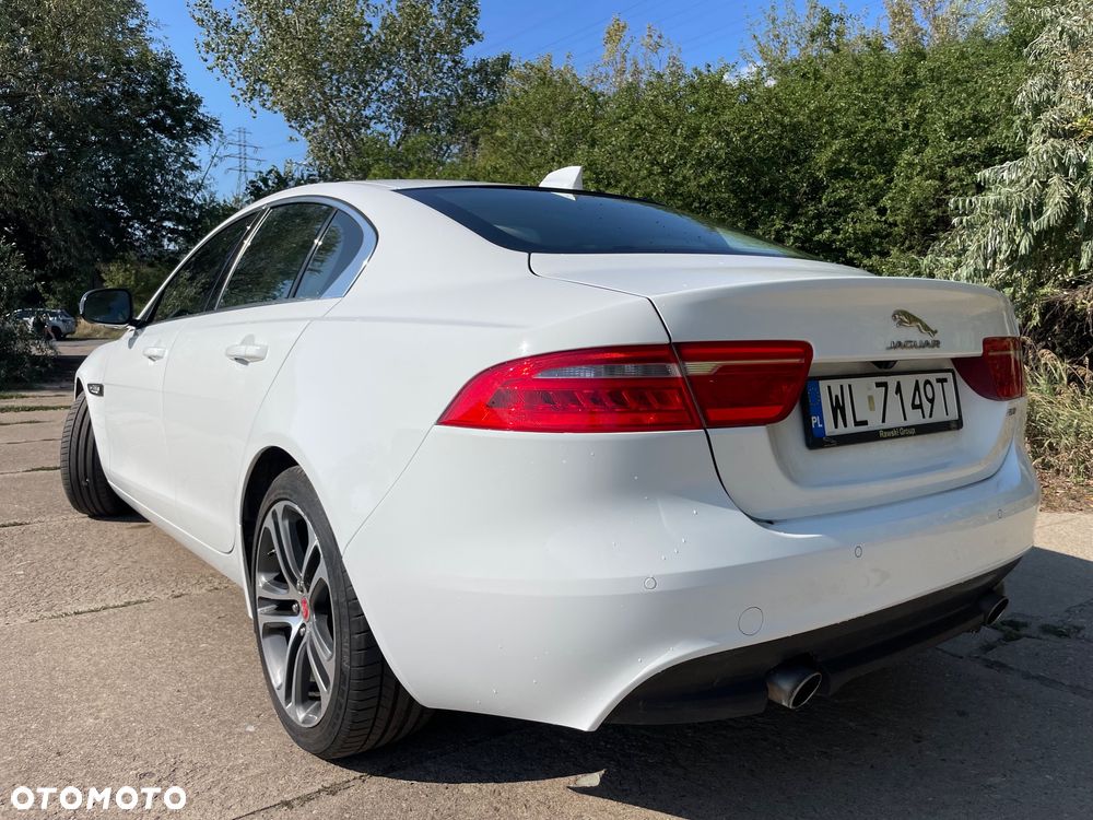 Jaguar XE - 8
