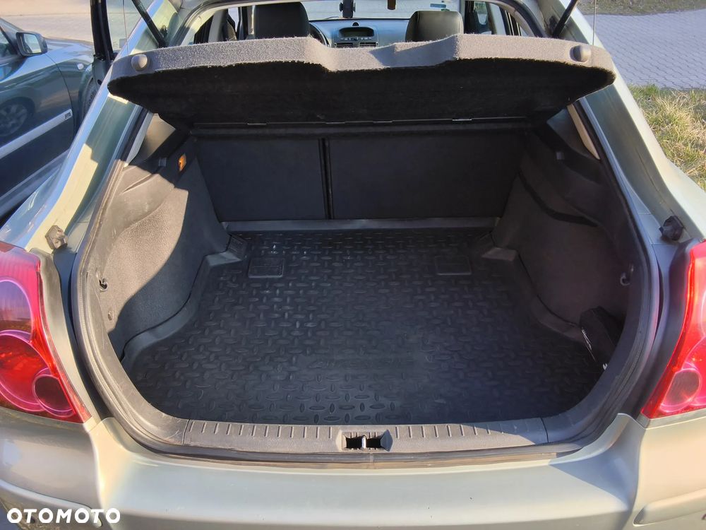 Toyota Avensis 2.0 VVT-i Prestige - 24
