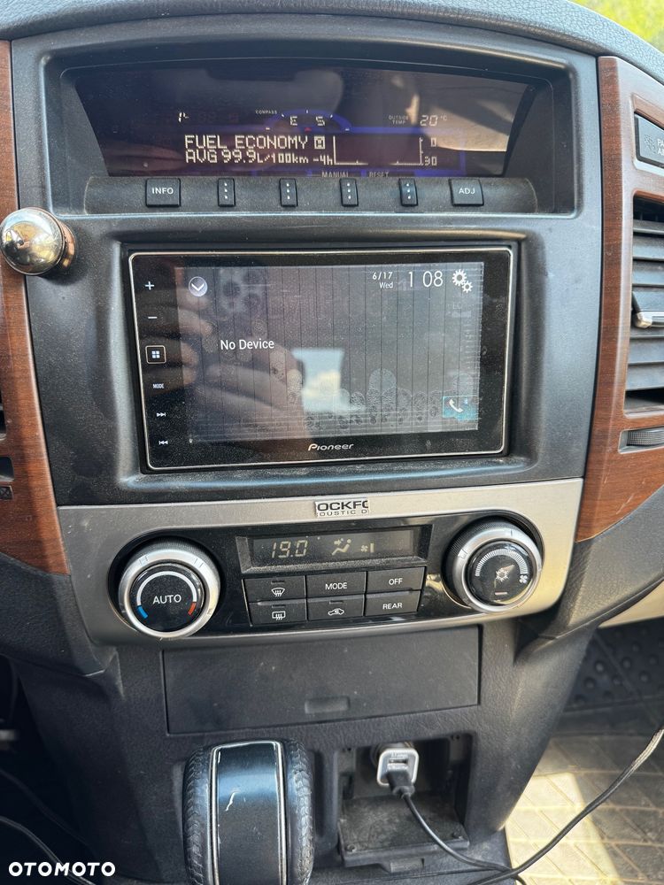 Mitsubishi Pajero - 4