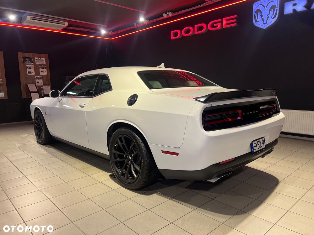 Dodge Challenger 6.4 Scat Pack - 9