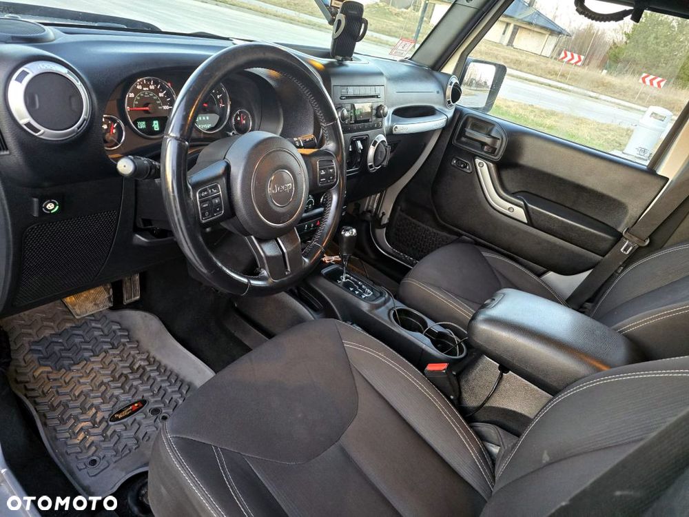 Jeep Wrangler 3.6 Unlim Sahara - 30