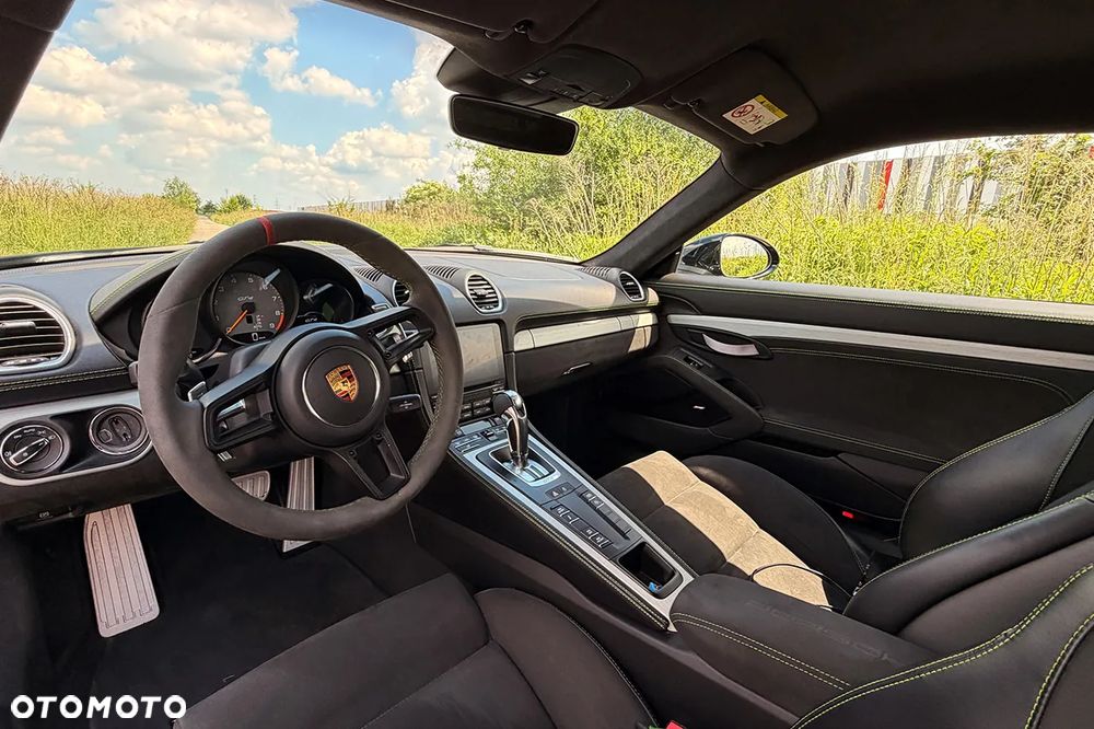Porsche 718 Cayman GPF GT4 PDK - 25