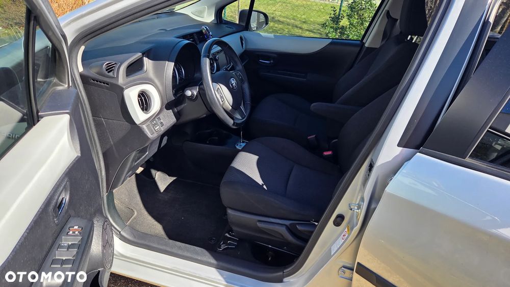 Toyota Yaris Hybrid 100 Premium - 18