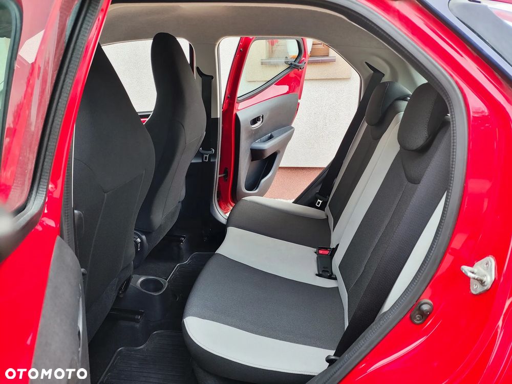 Toyota Aygo x-wave - 8