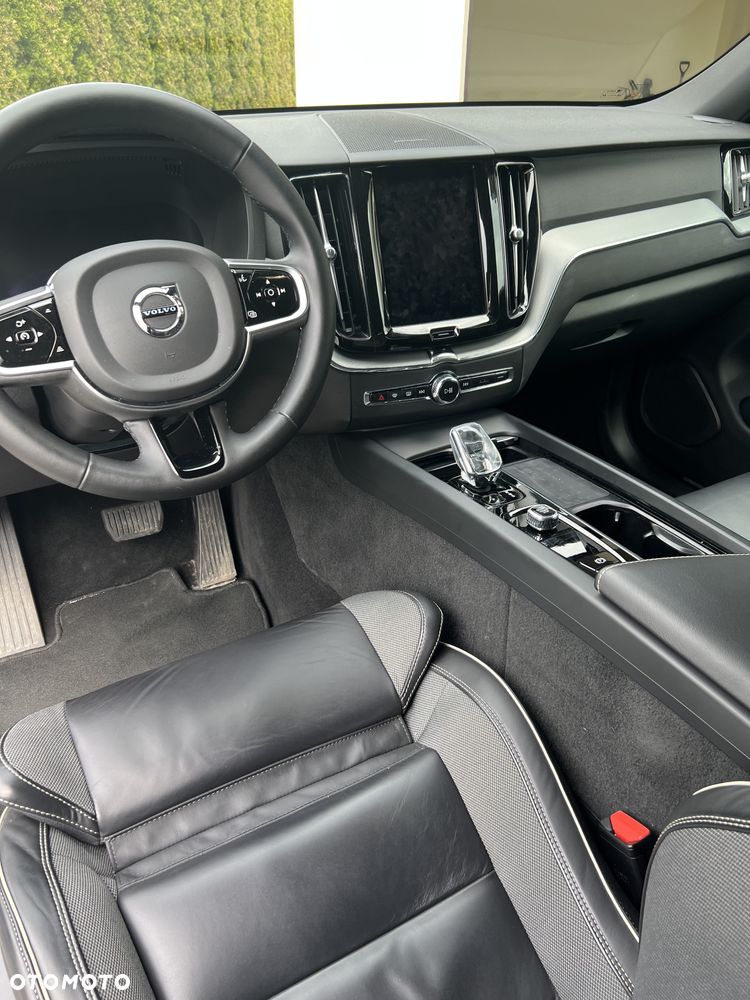 Volvo XC 60 B4 D AWD Plus Dark - 5