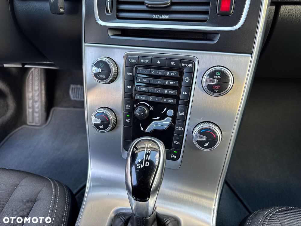 Volvo V60 D3 Geartronic Momentum Pro - 26