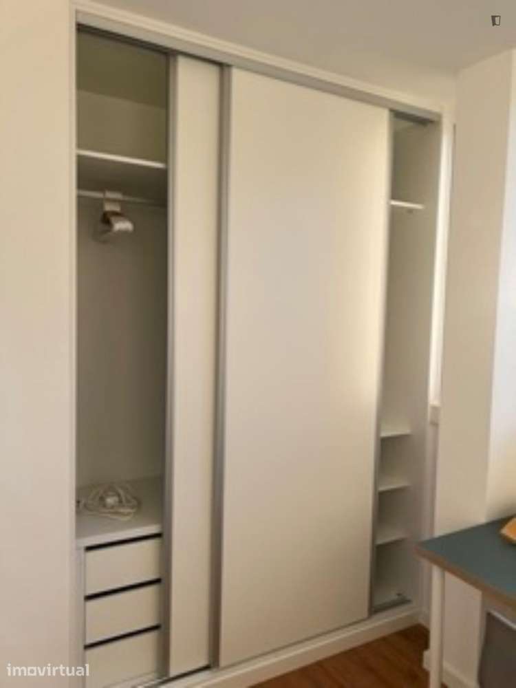 Quarto - localizado em Benfica Lisbon - Grande imagem: 2/11