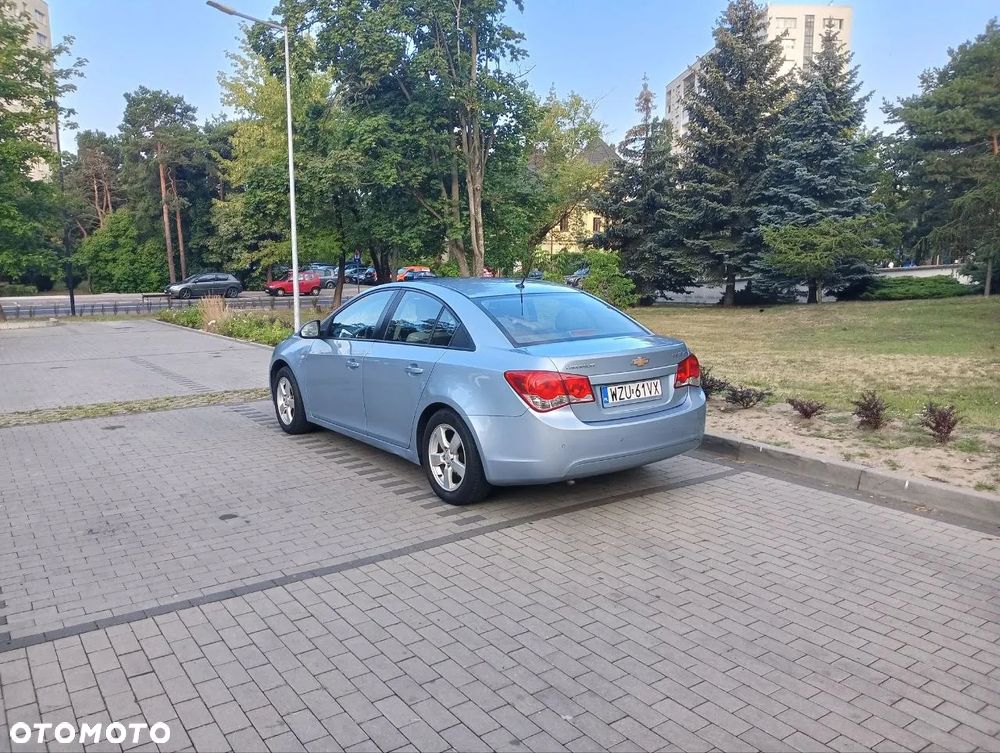Chevrolet Cruze 1.6 LS - 4