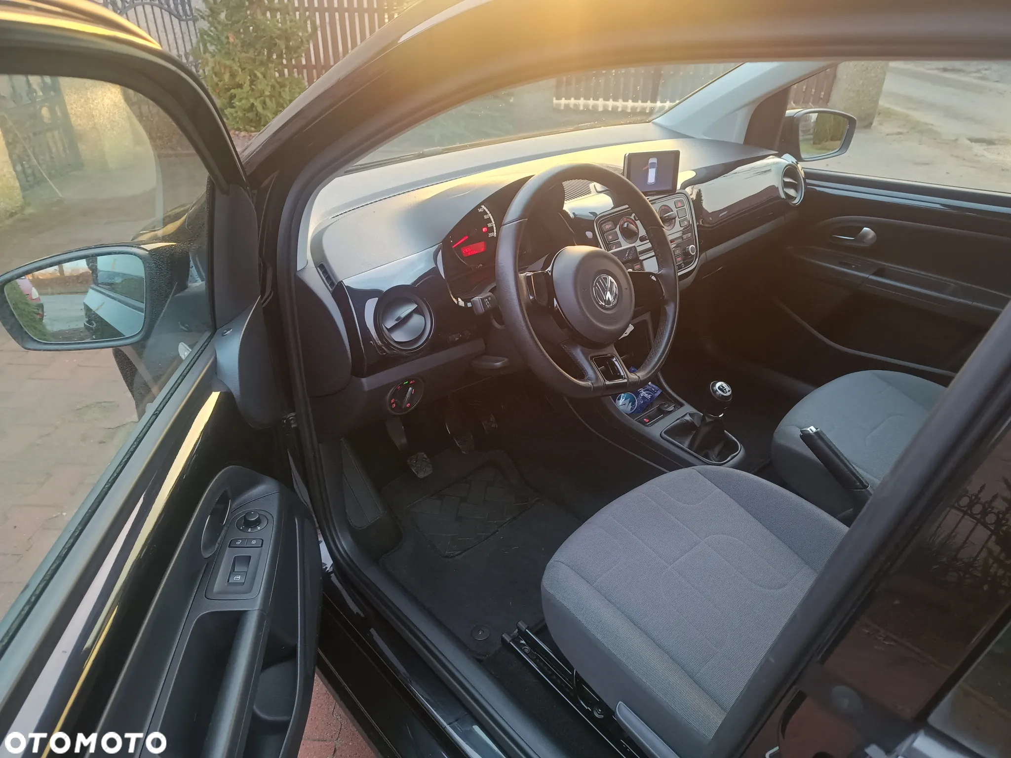 Volkswagen up! (BlueMotion Technology) high - 11