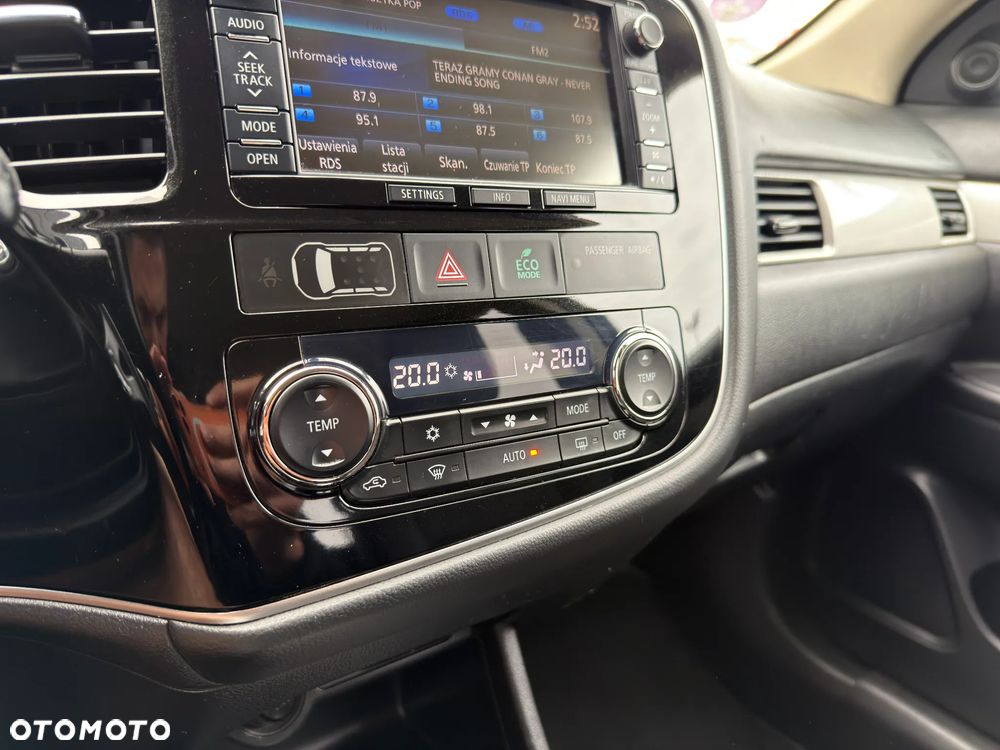 Mitsubishi Outlander Instyle NAVI + - 32