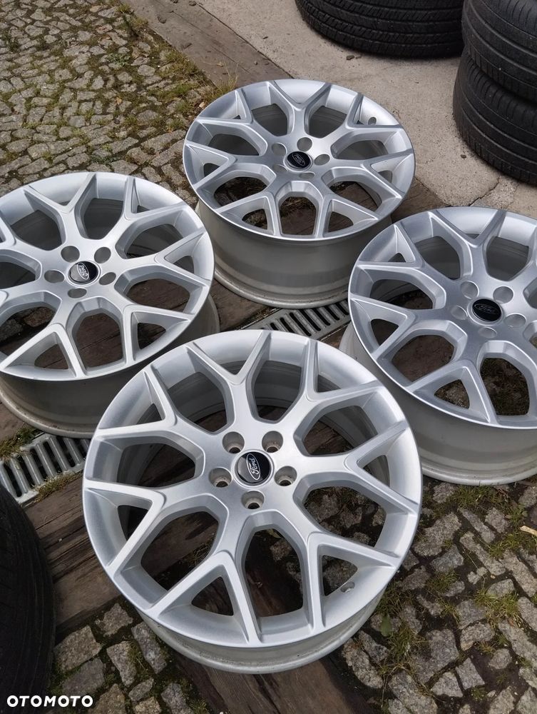 JAGUAR FORD 5X108 19 8,5J ET49 - 2