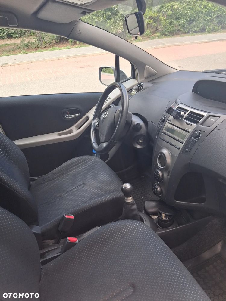 Toyota Yaris - 25