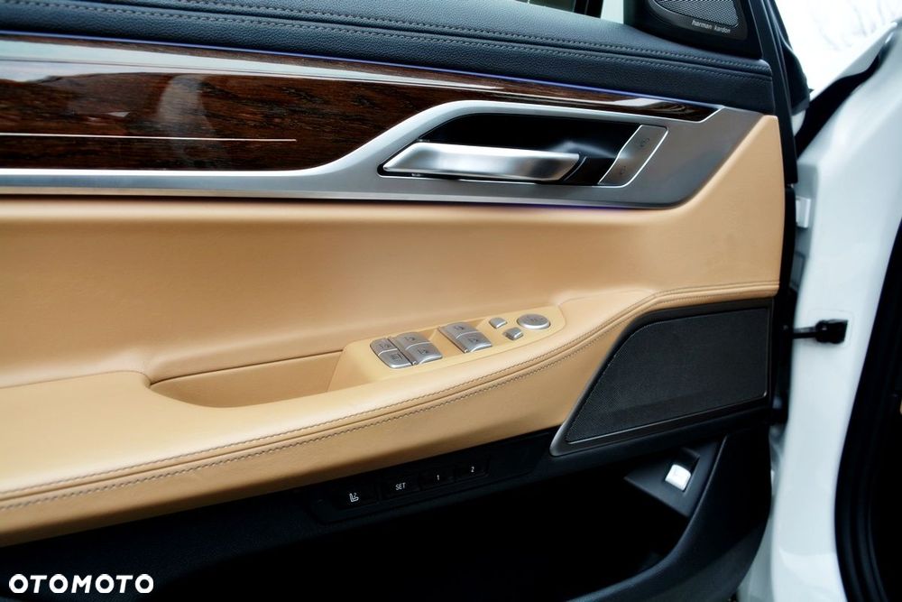 BMW Seria 7 750Li xDrive - 10