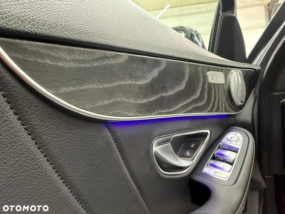 Mercedes-Benz Klasa C 300 d 4Matic 9G-TRONIC AMG Line - 21