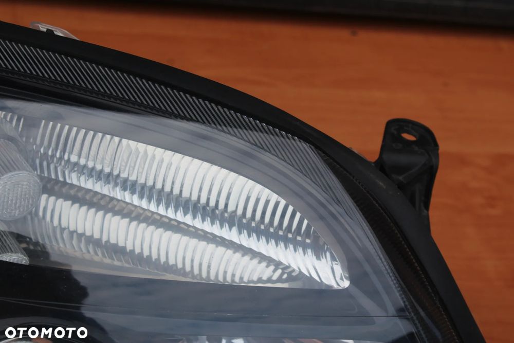 LAMPA PRAWA PRZEDNIA OPEL VECTRA C SIGNUM PRZED LIFTEM XENON CIEMNA EUROPA - 3