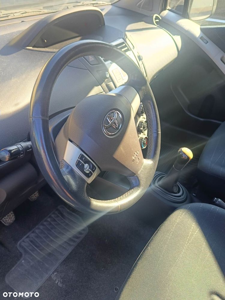 Toyota Yaris 1.3 Terra - 4