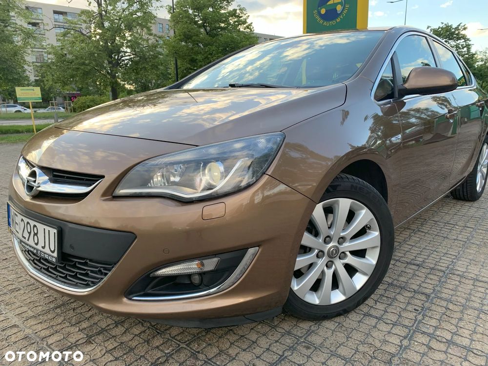 Opel Astra 1.6 CDTI Executive - 1