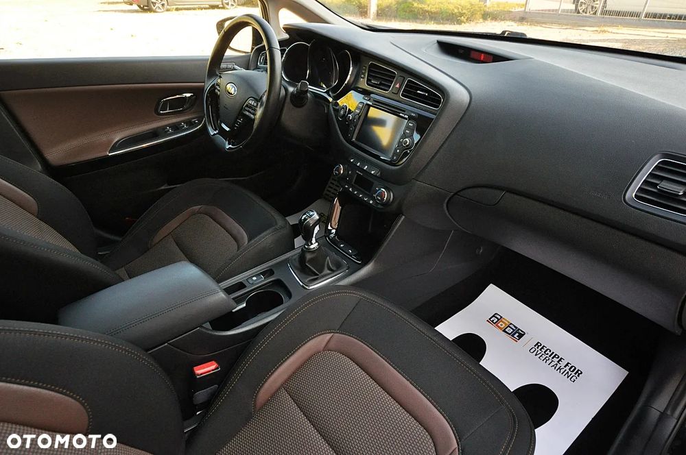 Kia Ceed 1.6 CRDi 128 Platinum Edition - 19