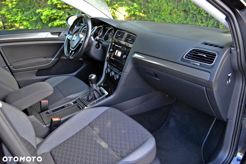 Volkswagen Golf - 23