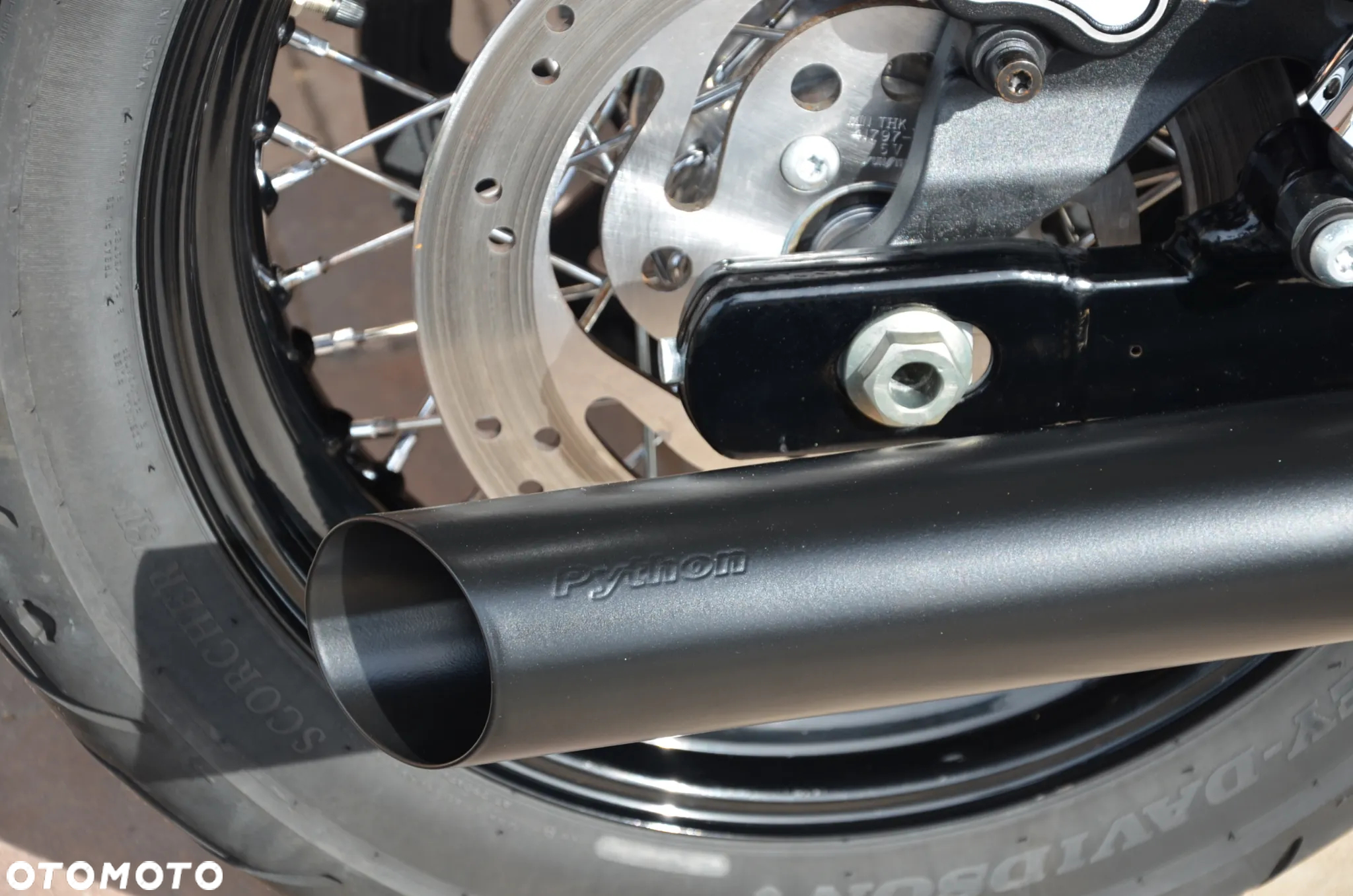 Harley-Davidson Dyna Street Bob - 30