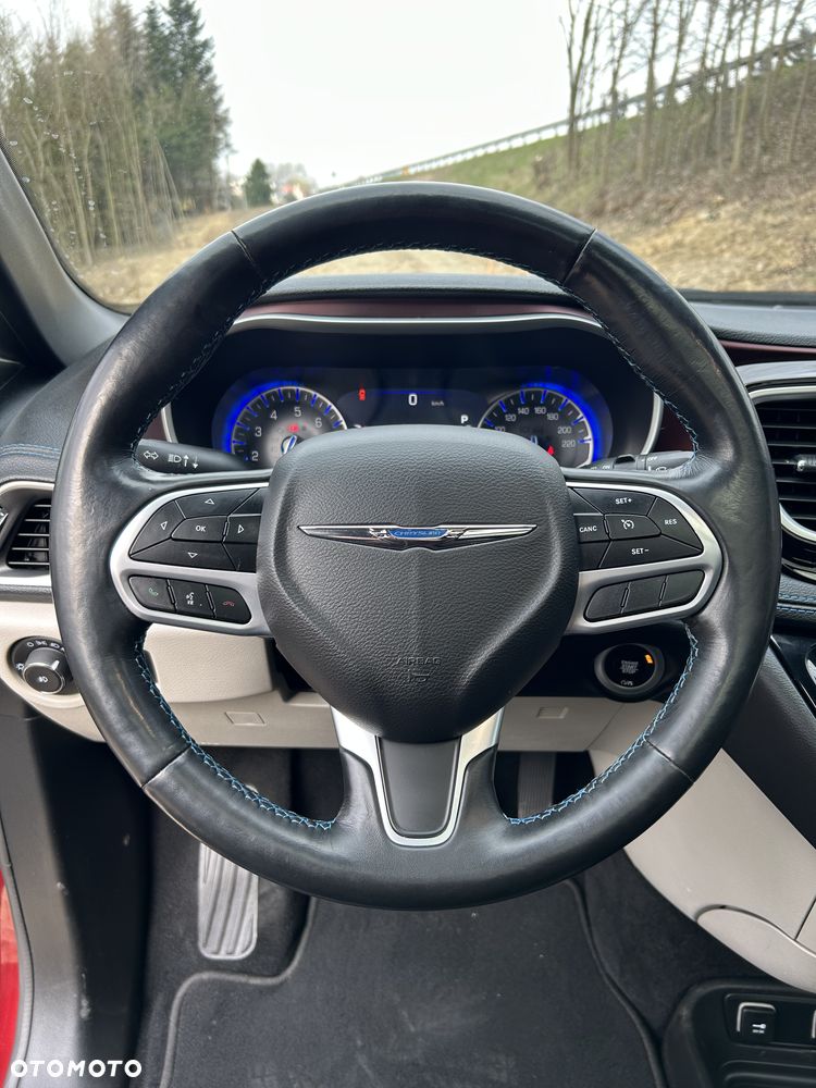 Chrysler Pacifica - 12