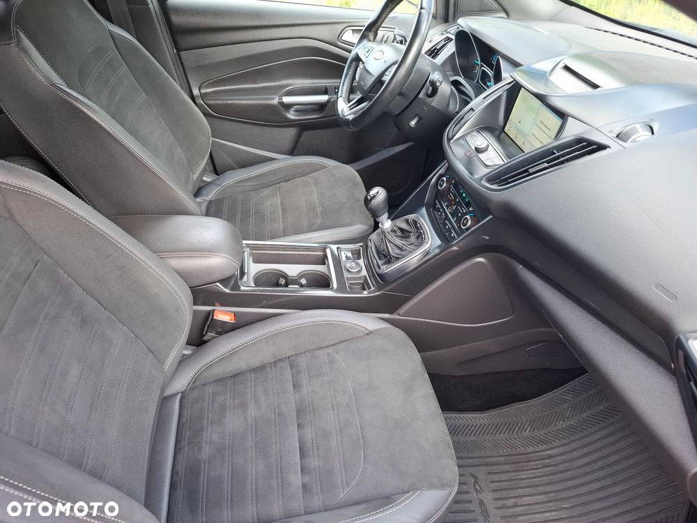 Ford Kuga 2.0 TDCi 4x4 ST-Line - 31