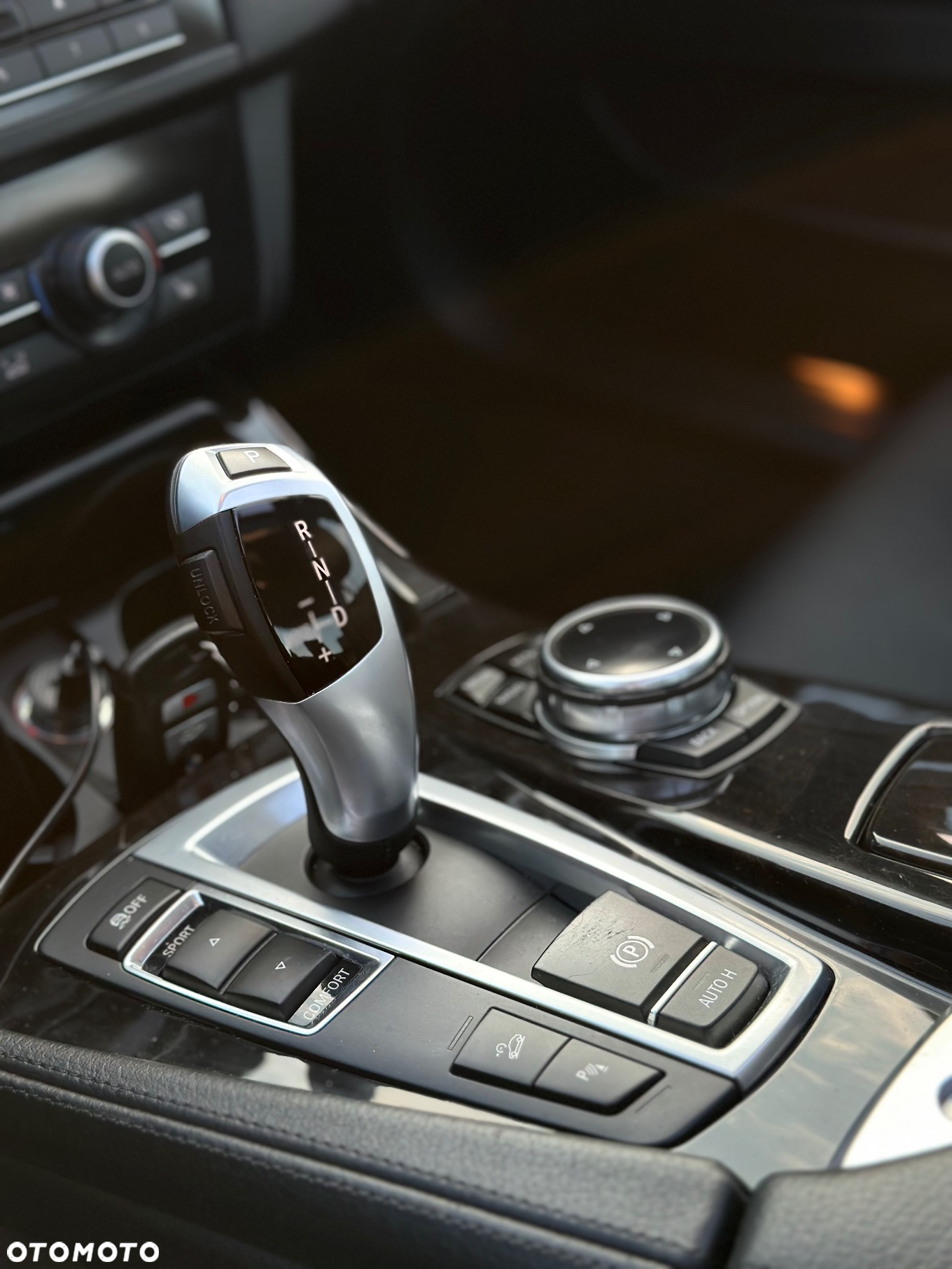 BMW Seria 5 528i xDrive - 9