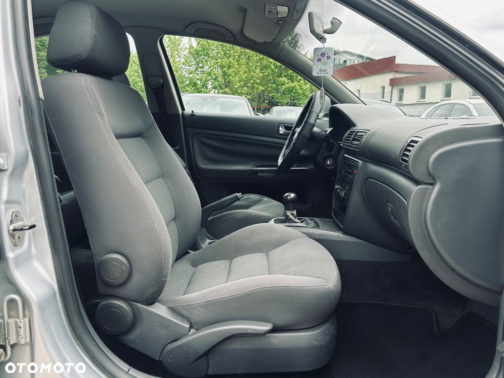 Volkswagen Passat 1.9 TDI Comfortline - 11