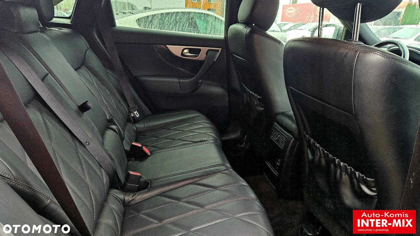 Infiniti QX70 - 17