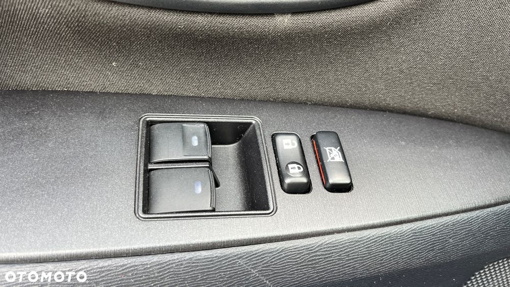 Toyota Avensis 1.8 Sol - 22