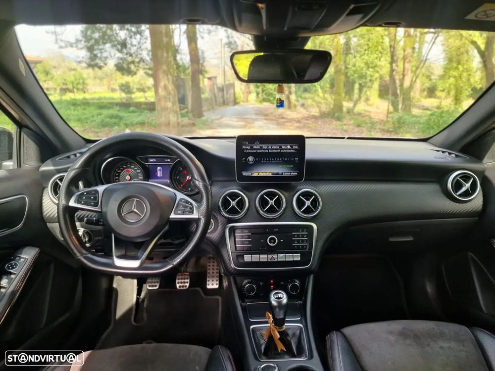 Mercedes-Benz A 180 d AMG Line - 12