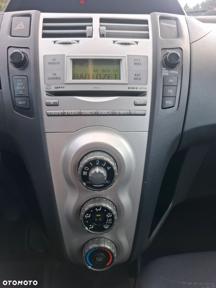 Toyota Yaris 1.3 VVT-i Travel - 29