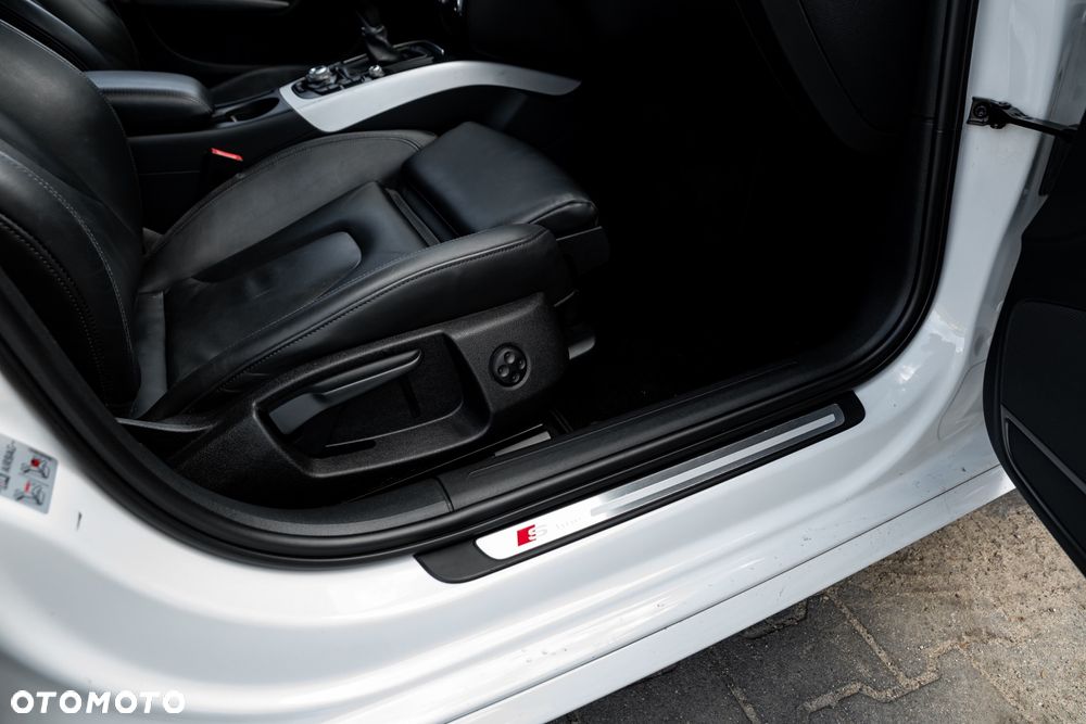 Audi A4 Avant 3.0 TDI DPF quattro S line Sportpaket - 22